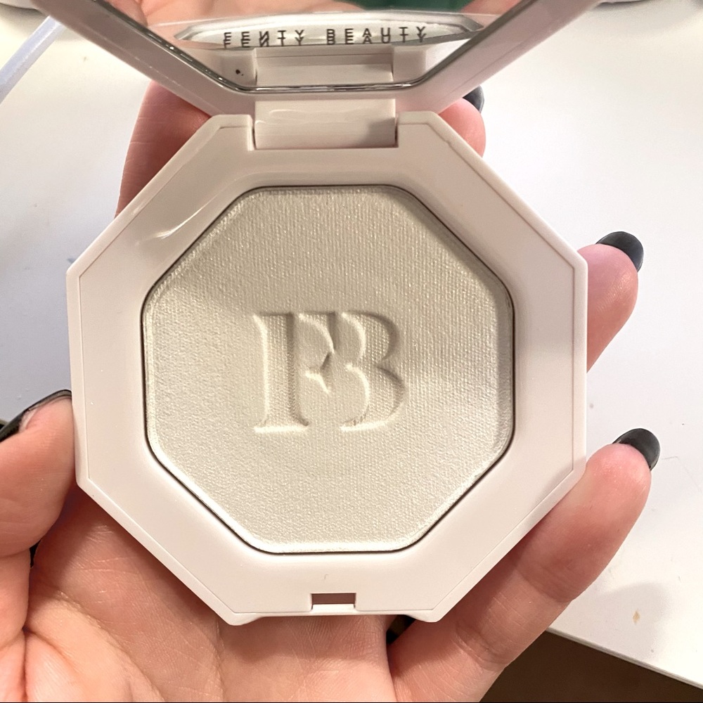 Fenty Beauty highlighter